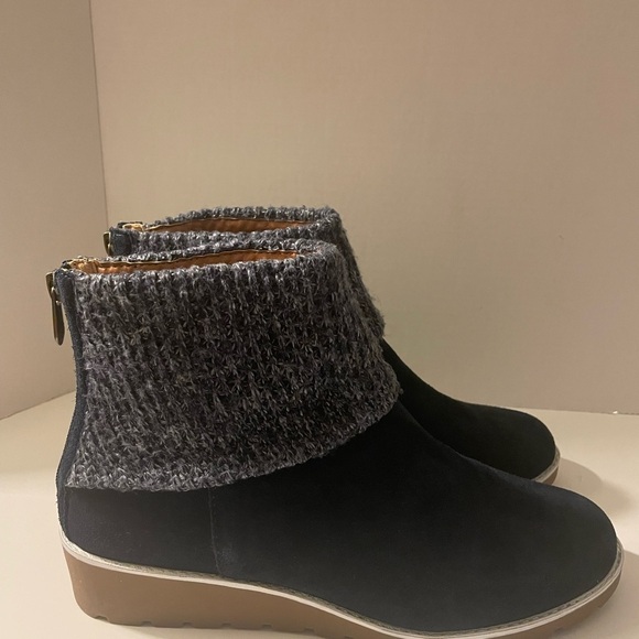 Adrienne Vittadini NAVY Tevin Suede Wedge Bootie Knit Cuff NWOB - 9.5 - Picture 2 of 11